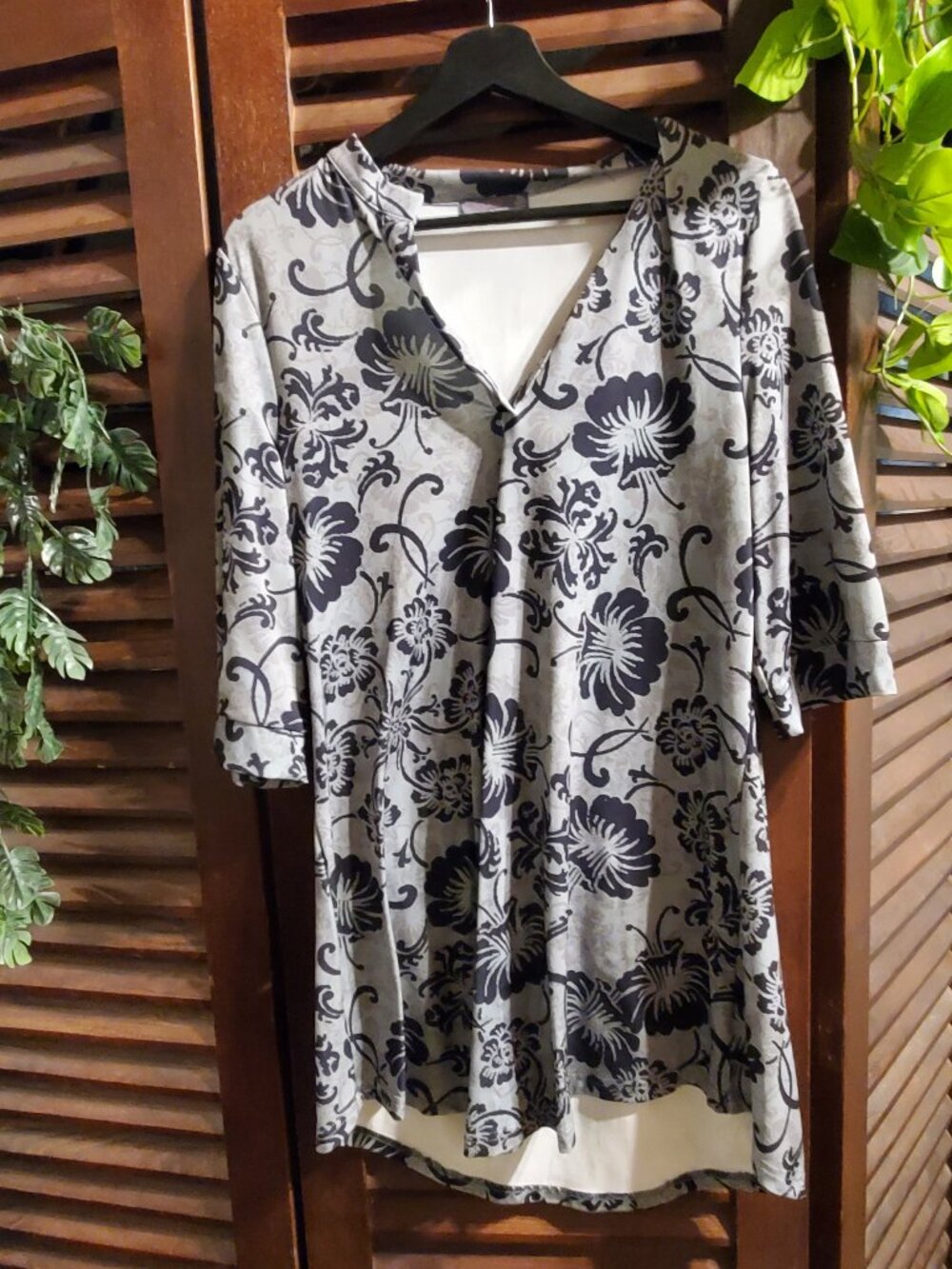 Azalea By Firmiana Gray & Navy Relaxed Fit Floral Tunic Size XL